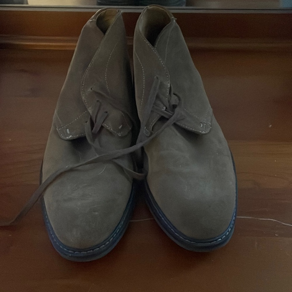 Men’s Vionic suede Chukka Boots 12M